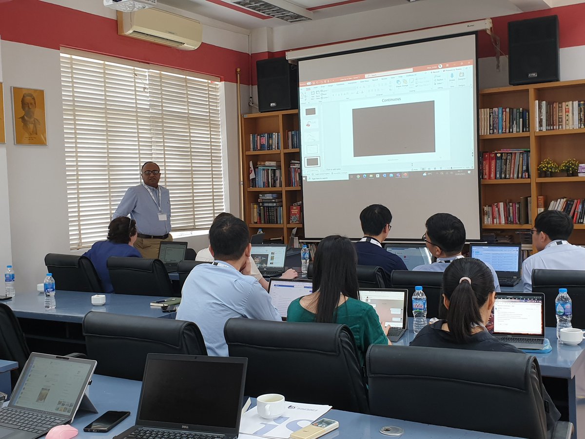 EQUIP_VN_UK's tweet photo. Kicking off the second day of training in Hanoi with sessions by @QED_Tweets and @CardiffMetComp on pedagogical approaches including the flipped classroom
@DHBKHN_HUST @HCMUT1 @KVnuis @vnBritish @HEGoingGlobal @QAAtweets @CMetGlobalEng 🇻🇳🏴󠁧󠁢󠁷󠁬󠁳󠁿 https://t.co/g5J62Hi7P0