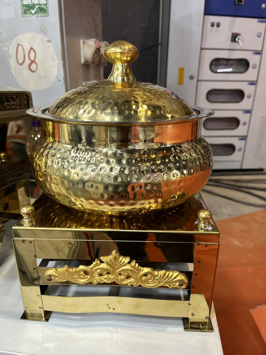 copper_expert's tweet photo. Brass chefing dish latest design #chefingdish #brassdish #LatestDeals #newdesign #brassware #hotelware #copperexpert https://t.co/Hf3xM9SSeA