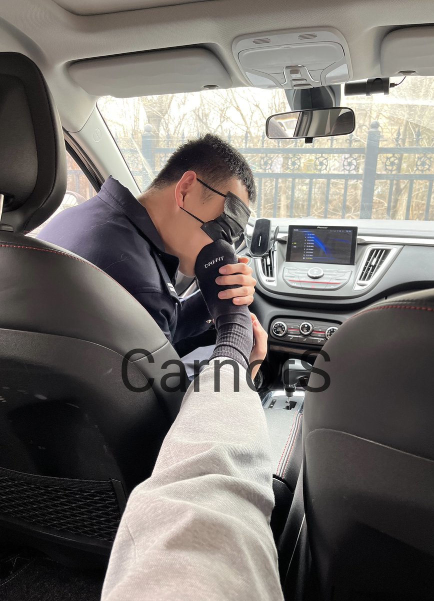 CarnotSS's tweet photo. 体制骚狗
慢点吸，没人和你抢 https://t.co/nEMtvL3mOV