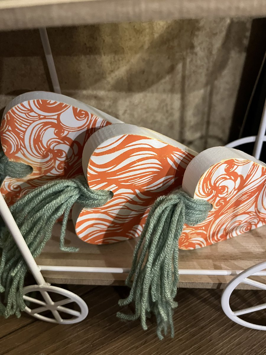 michaelmoore96's tweet photo. Tonight’s project on my cute target cart #magnoliadesignco #monthlyclub #carrots #easter #love #Twitter https://t.co/BOWxhJeZEU