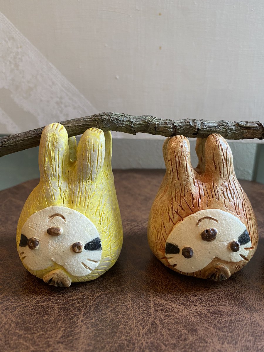 keiko3sun's tweet photo. 起き上がり小法師さんで作ったなまけもの 陶芸で作ってみた‼️大きさ全然違う作品だけど違和感ないかも😊
#陶芸
#起き上がり小法師
#なまけもの https://t.co/v4hJvSMZGi