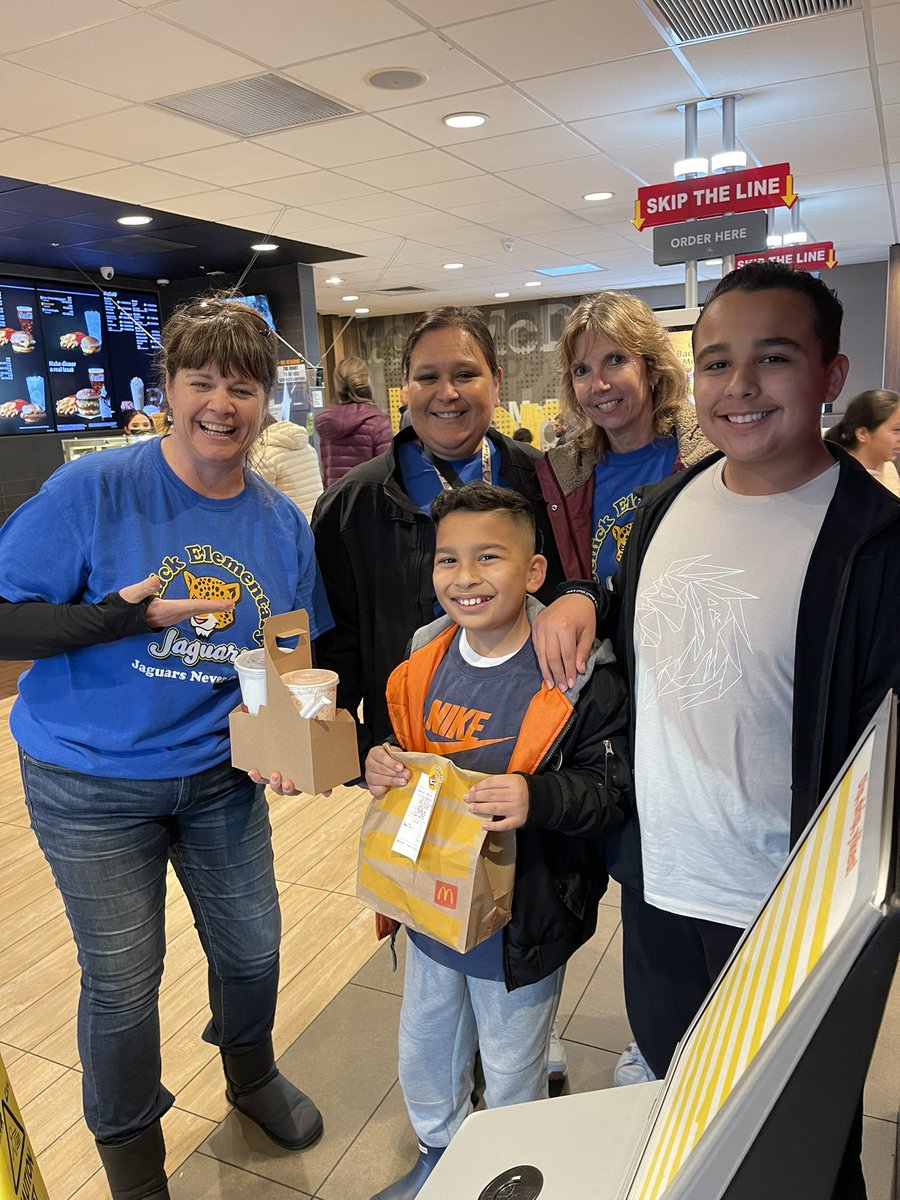 ethanbrandon13's tweet image. Supporting @JellickJaguar @JellickPTA #McTeacherNight fundraiser 🍔🍟🍪