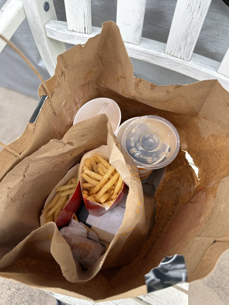 stevebennetts's tweet photo. @maccas fail took over 1hr 20mins to get delivered through the Maccas app when it’s 5mins down the road. Arrived cold and wet - the drinks spilt all over the food. Most disappointing experience was the helpline not empowered to close this experience gap. Still hungry! https://t.co/RxLVhju384