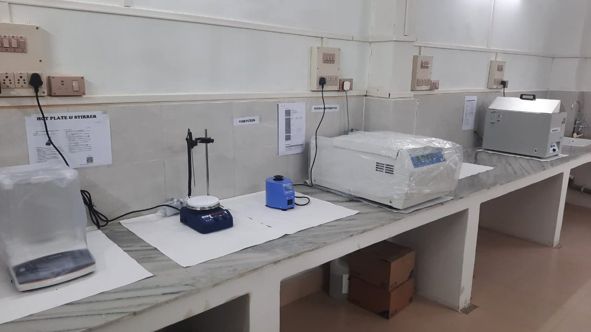 Lab_CGIFT's tweet image. Now the laboratory is equipped with facilities of Herbaria, Genomics, and Propagation units.