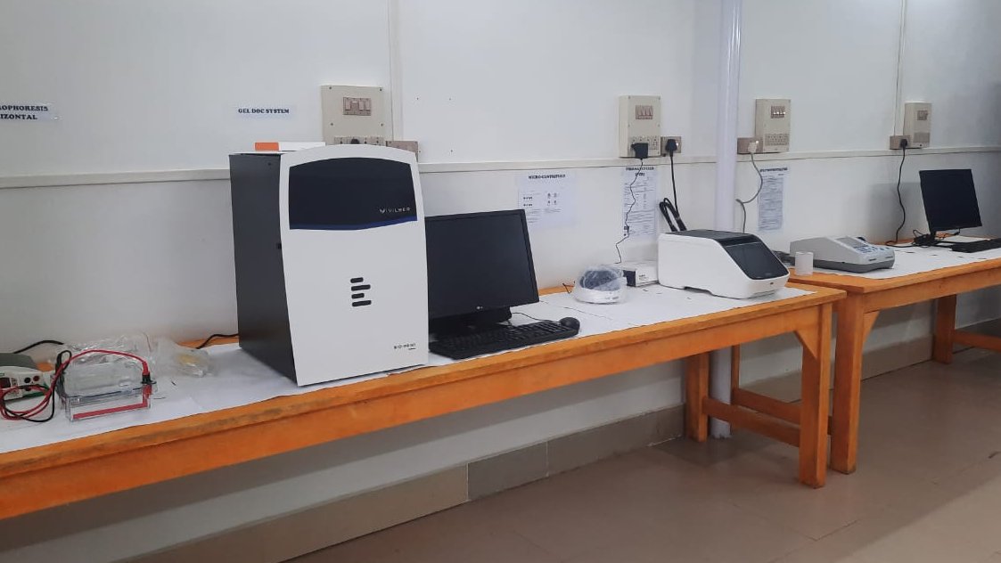 Lab_CGIFT's tweet image. Now the laboratory is equipped with facilities of Herbaria, Genomics, and Propagation units.