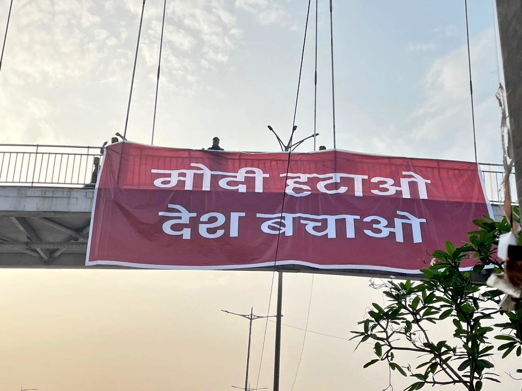 AamAadmiParty's tweet photo. PM Modi, इस पर कितनी F.I.R. करवाओगे?

अब तो हर कोने से आवाज़ आ रही है: #ModiHataoDeshBachao https://t.co/ZrfVKTGiAF