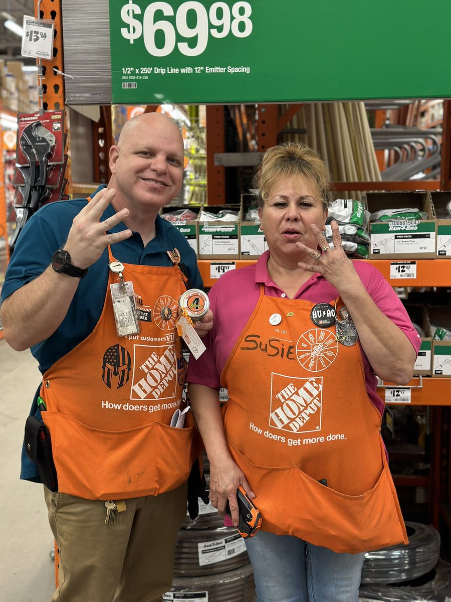 Brandi6371's tweet image. Celebrating anniversaries with our associates at #485 🏆 Happy Anniversary!!
#CelebrateYOU 

 @Edmond0485 @NagyAndrew @ShawnMinkner @SandraD2429 @DepotRob @aboutthepigskin 

#PMDPeopleFirst 
#D287WeAreTheBar #D287StrongerTogether
#FearUs485