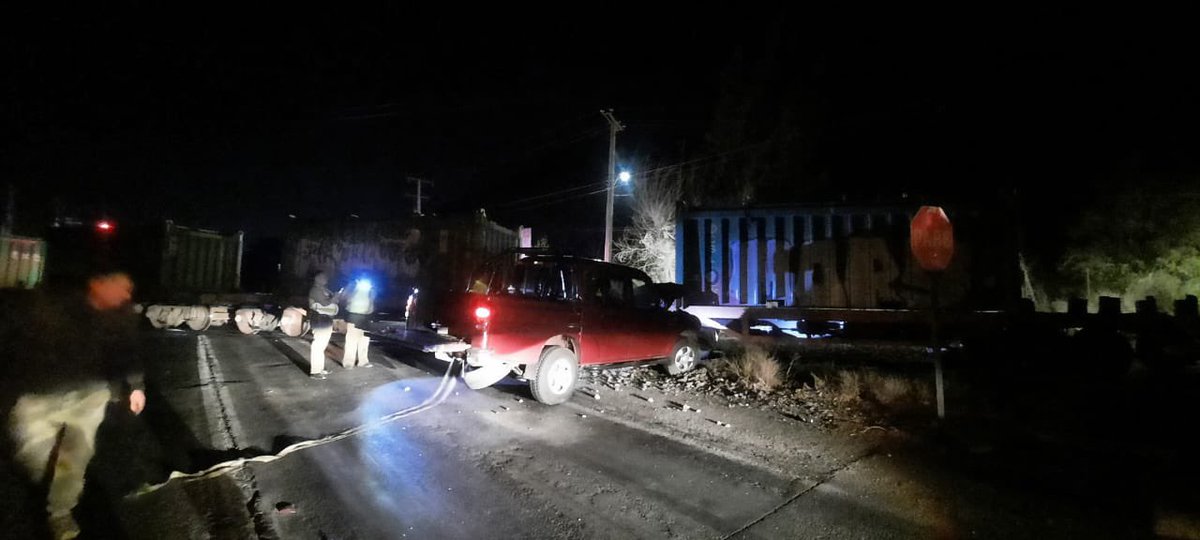EmergPanquehue's tweet photo. AHORA: Colisión de vehículo menor con tren en Ruta Troncal 601, sector El Escorial, Panquehue. Preliminarmente NO habrían lesionados, EMERGENCIA MUNICIPAL de PANQUEHUE en el  lugar. Una unidad de rescate de Bomberos Panquehue y una de San Felipe en camino. https://t.co/nUBfHF9IEH