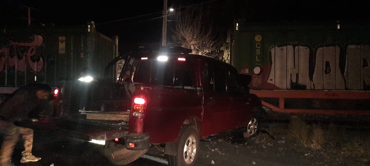 EmergPanquehue's tweet photo. AHORA: Colisión de vehículo menor con tren en Ruta Troncal 601, sector El Escorial, Panquehue. Preliminarmente NO habrían lesionados, EMERGENCIA MUNICIPAL de PANQUEHUE en el  lugar. Una unidad de rescate de Bomberos Panquehue y una de San Felipe en camino. https://t.co/nUBfHF9IEH