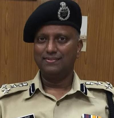 i3masterminds's tweet photo. #NewsAlert
1995 batch #IPS officer Ravi Joseph Lokku has been appointed as Inspector General (IG) in the Bureau of Police Research & Development (BPR&D).
@BPRDIndia
@Uppolice
@CMOfficeUP
@IPS_Association
#BPRDIndia https://t.co/H4vuFldBDd