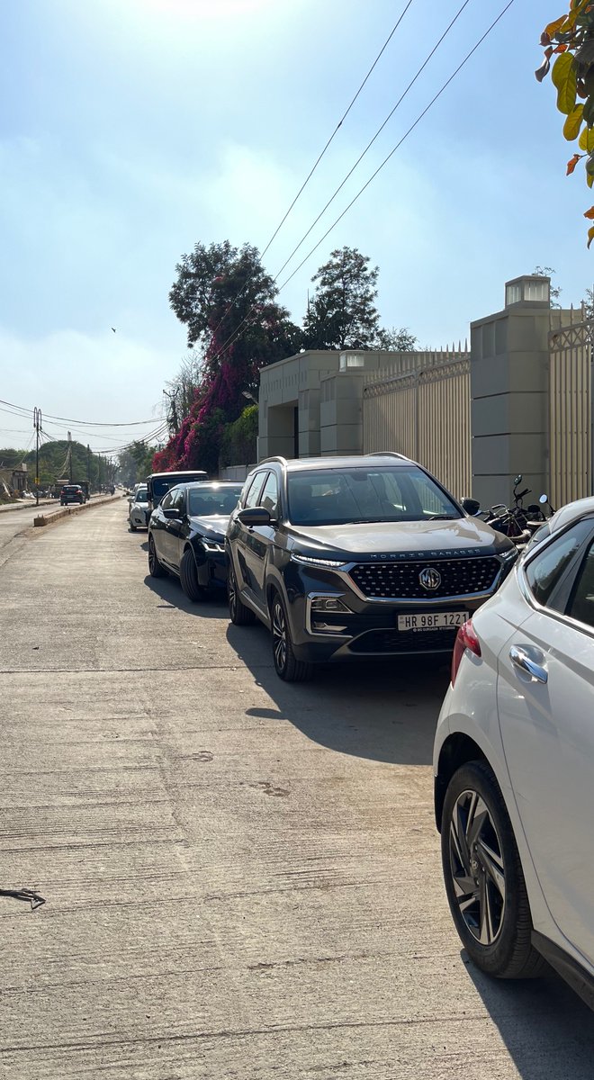 lavtotalk's tweet photo. Pic1: #Gurugram #Gurgaon #everyday they keep shutting down good clubs to open fancy unsafe #liquorshops 
Pic #2 That’s how #children #naatunaatu everyday to school. No place to park or walk. Over paid housing, #gurgaon is broken  
#SaveGurgaon #gdma https://t.co/RqnuyJxexQ