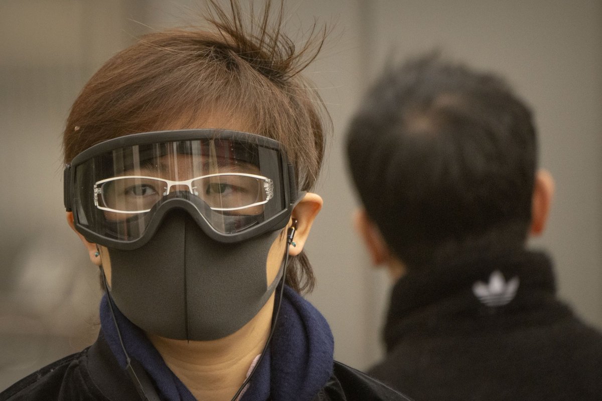 AlertaMundoNews's tweet photo. 🇨🇳 | Beijing se está ahogando con el polvo después de una tormenta de arena (la tercera este mes) que elevó el índice de contaminación de la ciudad a su nivel más alto. https://t.co/4sDbVoH8GO