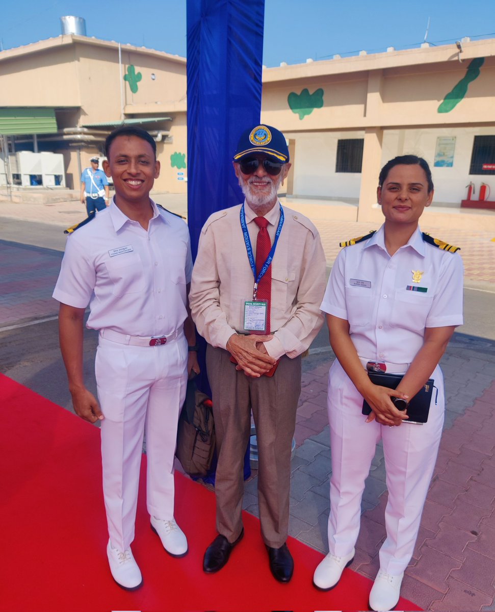 IN_Vikramaditya's tweet image. Team #Vikramaditya was happy to be part of 80th anniversary celebration of No. 6 Sqn.We wish the Dragons many more glorious years in service of the nation, touching the sky with glory. An interaction with Wg Cdr Vijay Karnik (Retd), &apos;71 war hero,was inspiring and motivating. 🇮🇳