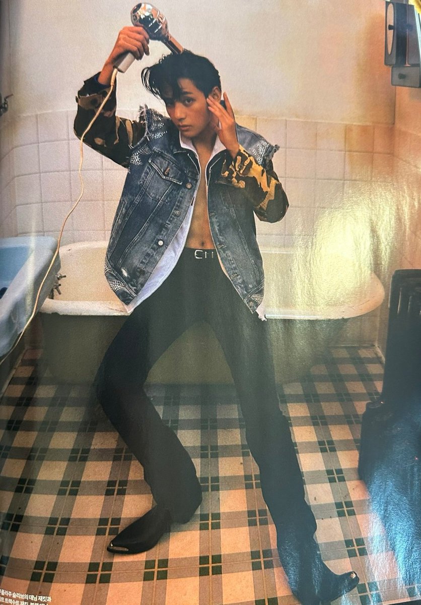 archivefortae's tweet photo. KIM TAEHYUNG WTF https://t.co/3MxOBlBXxd