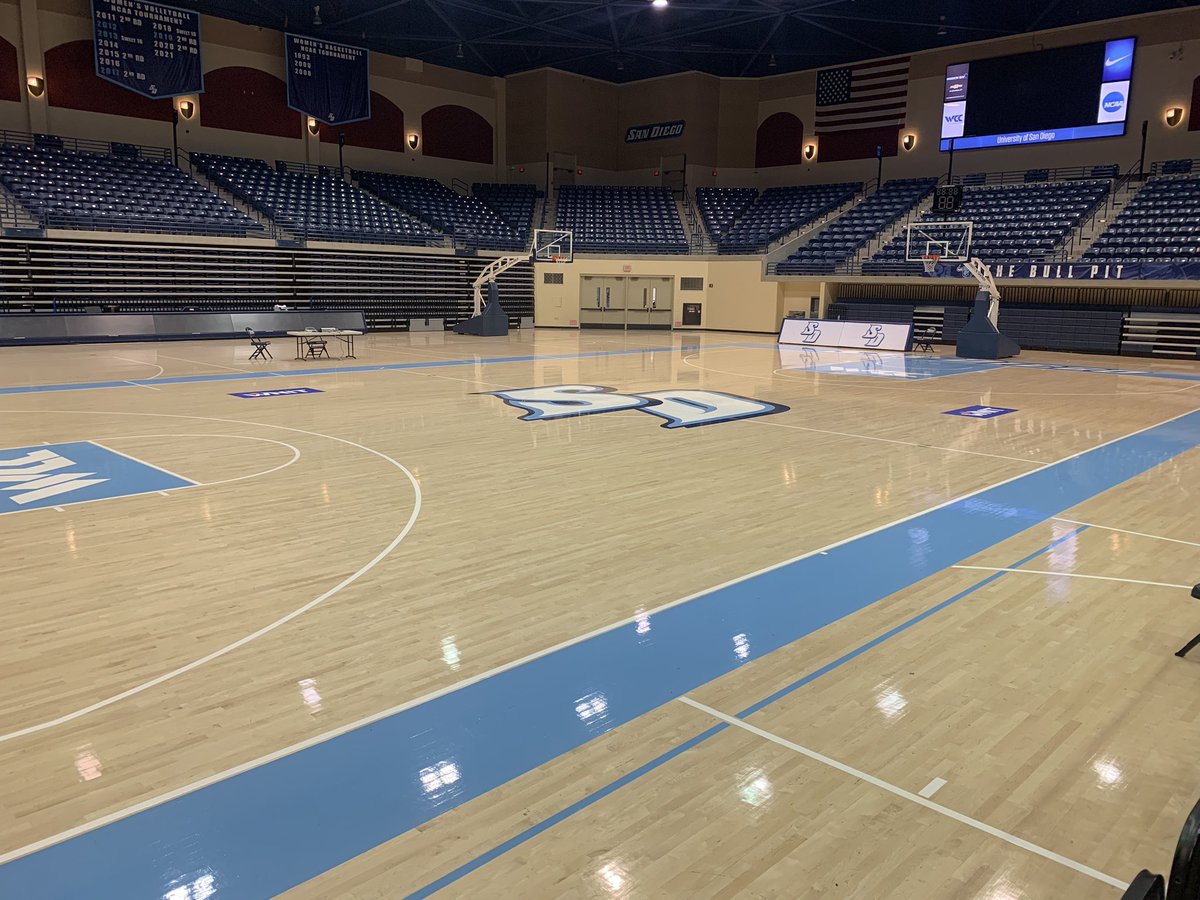 Thank you to USD football for hosting an amazing Junior Day last weekend. USD has an impressive coaching staff. Shout out to <a href="/coach_MAponte/">Matt Aponte</a> @Coach_Govan <a href="/coachsteveirvin/">Steve Irvin</a> <a href="/CoachBobbyJay/">Bobby Jay</a>