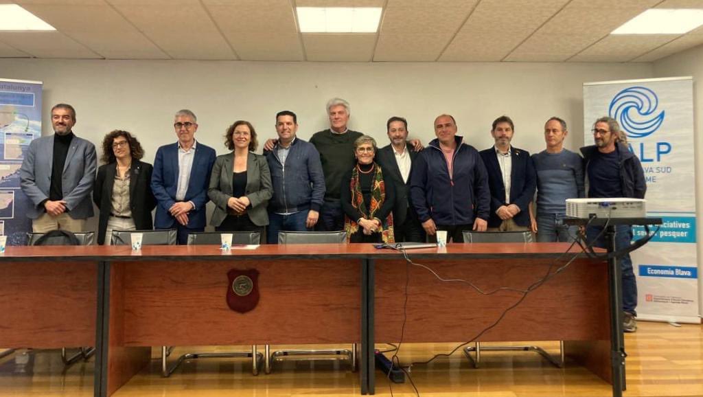 Blanes_cat's tweet photo. Notícia: Els municipis pesquers #CostaBravaSud i #Maresme accediran als 15’6 M€ d’ajuts europeus #EconomiaBlavaSostenible @Blanes_cat forma part #candidatura #GALP seleccionada per optar-hi L’alcalde @AngelCanosa i #patrómajor #Confraria van assistir ahir a l’acte #candidatura https://t.co/pGlEQpPGvj