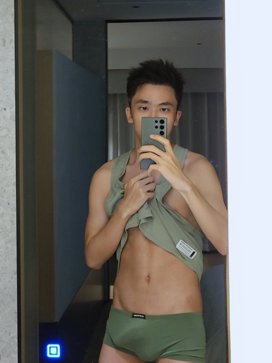 Bulge176's tweet photo. 新手机 https://t.co/vkq84kyydC