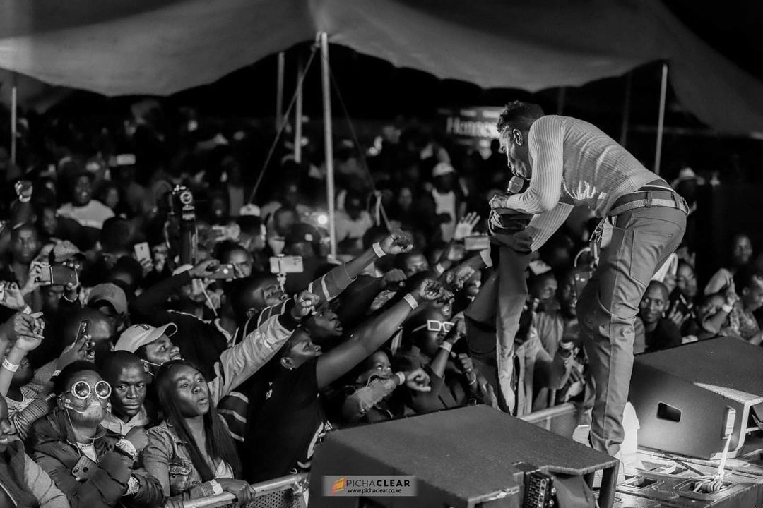 Are you ready for another euphoric experience at the #LuoFestival ? Mark your calendars for the 29th April because all roads will be leading to the Ngong Racecourse for the big event!
Get your tickets now, VIP 1,000/- VVIP 2,000/-
Dial *229*99#