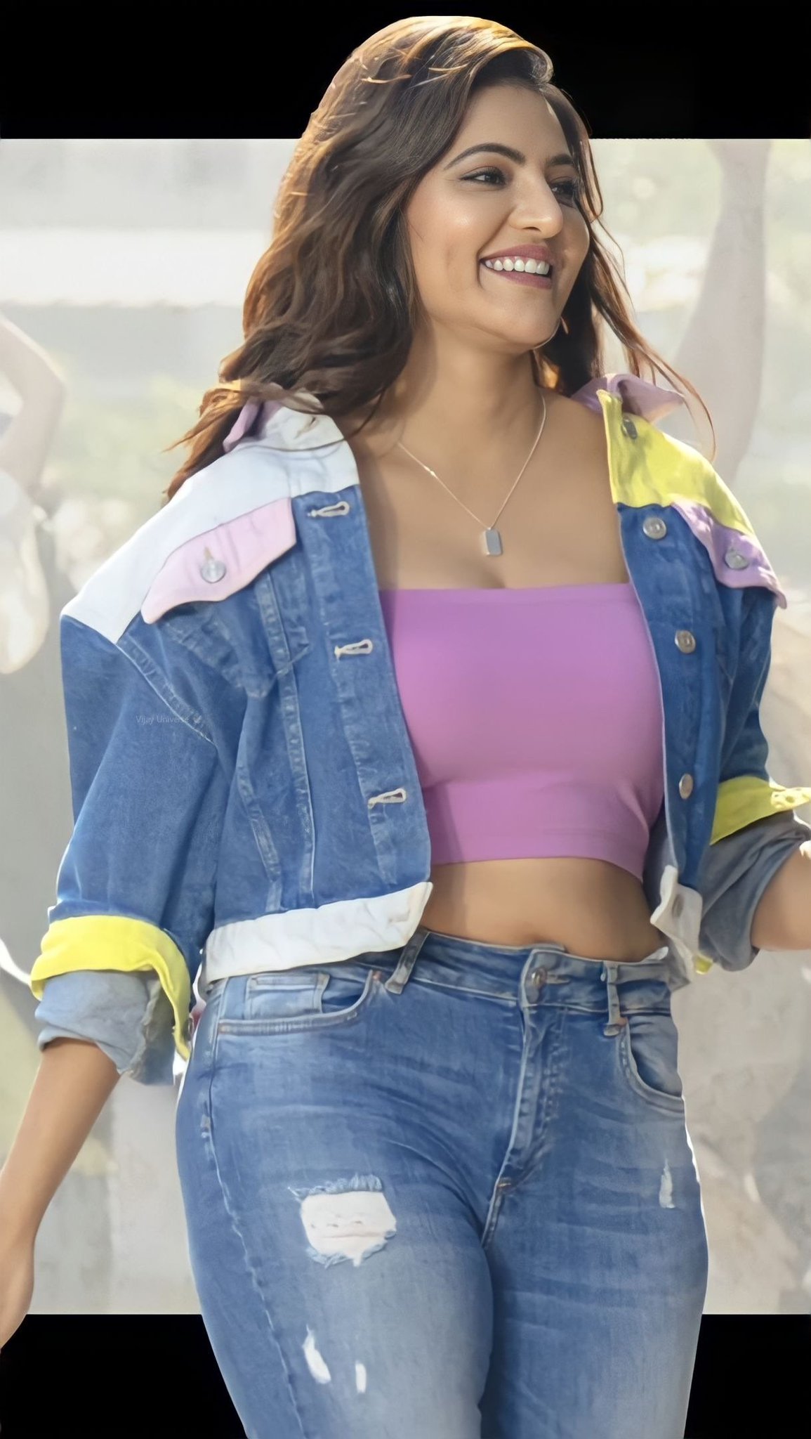 FrzUzy6X0AMnedV.jpg:large