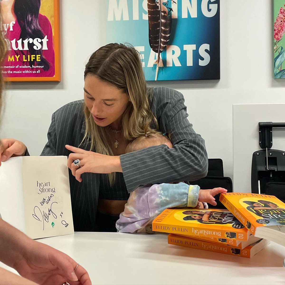 'I feel like we say a lot [that] the manuscript was stained with tears.' To celebrate #Heartstrong's win for @booktopia's Favourite Australian Book, Ellidy, Chloe and @AlleyPascoe talk about the wild ride to publication on the Darling, Shine podcast! bit.ly/3JYkF4M