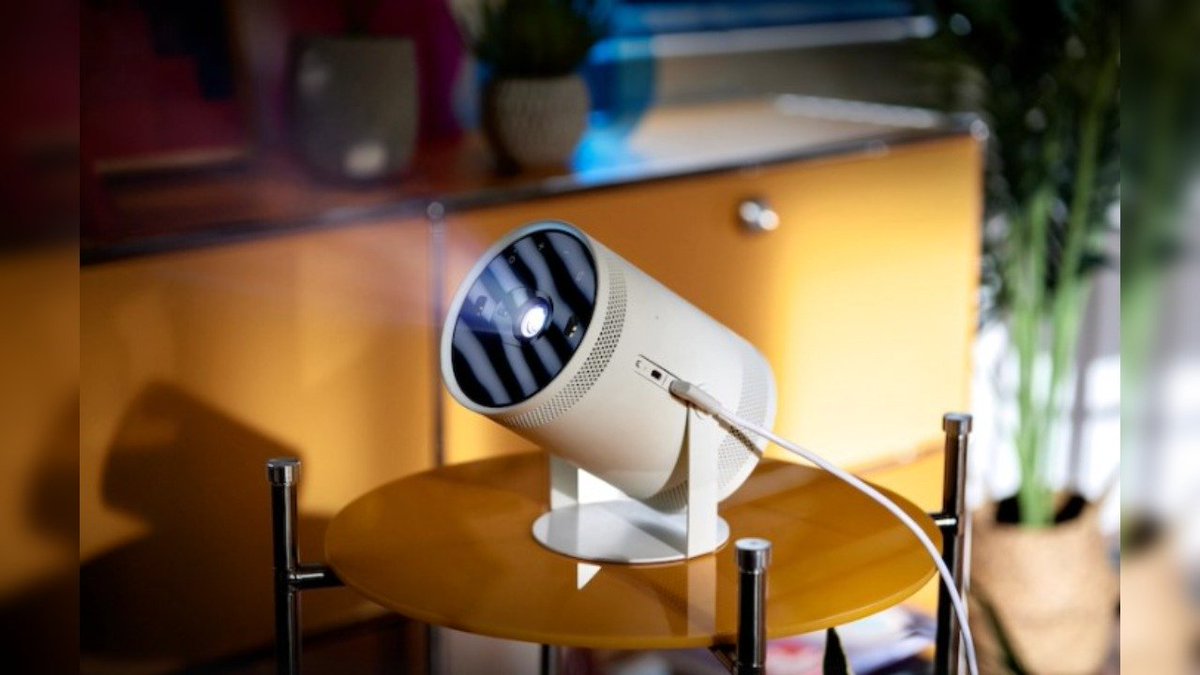 expertstores_sa's tweet photo. Get ready to revolutionize your entertainment experience with the @SamsungSA Freestyle - a projector, smart speaker, and ambient lighting device all in one! 😍

Get yours here: https://t.co/emWLK3nYFe

#ExpertSA #SamsungFreestyle https://t.co/IN0vC10cVw