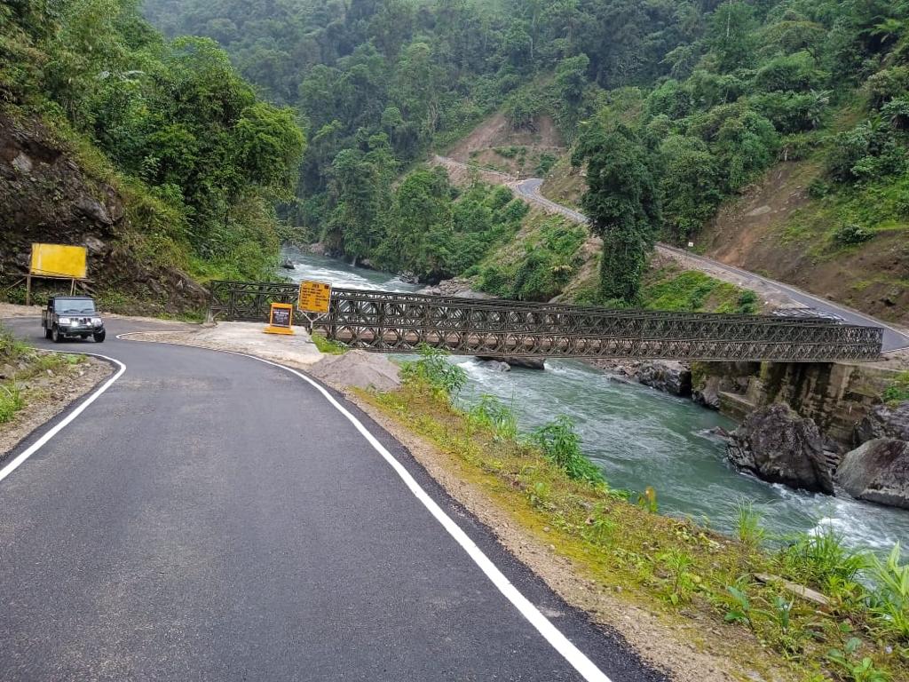 BROindia's tweet image. The 278 Km Road Hapoli-Sarli- Huri leading to Huri, one of the remotest places in Kurung Kumey District of Arunachal Pradesh has been Blacktopped for the first time since independence. Lt Gen Rajeev Chaudhary, VSM, DGBR, himself travelled on the road to Huri &amp;amp; interacted(1/2)