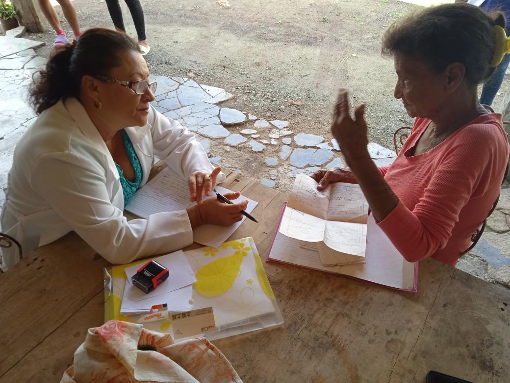 dpscamaguey1's tweet photo. Continúan las Ferias de Salud en #Camagüey este martes desde la Circunscripción No.36 en la Comunidad El Bache municipio Jimaguayu  con la participación de las especialidades médicas y ls presencia de la Dra. Raida Castañeda Marín subdirectora General #MejorEsPosible https://t.co/oCRS2sI03D