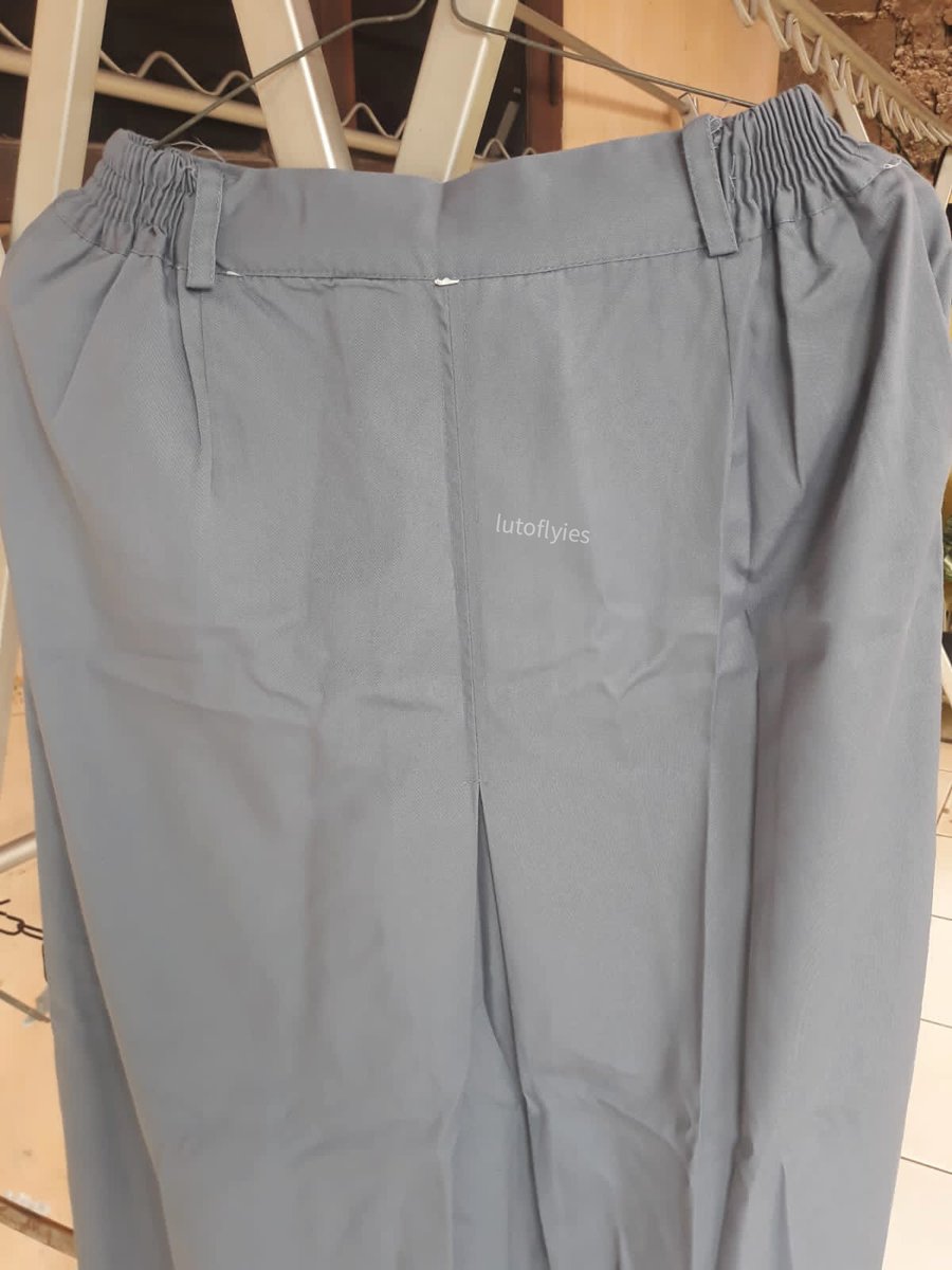 viollynidr's tweet image. wts preloved rok abu sekolah span 1 size L  

- 70k aja (bs kurang)
- panjang 90/92cm
- lingkar pinggang ±60cm (bs lebih karena ada karetnya) 
- good condi, baru di pake 1x selama sekolah karena kepanjangan di ak (TB 155cm, BB 42kg) 
- DM aja ya

#zonauang #preloved #prelovedrok