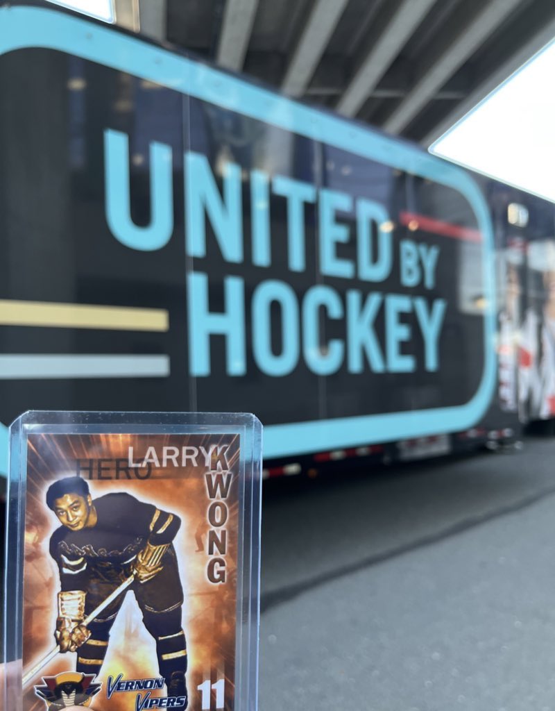 Had a great time meeting & chatting with @Canucks fans at the #NHLUnitedByHockey Mobile Museum before the game tonight. 

A special thank you to @RedDragons13 for gifting me this Larry Kwong card! 🙏🏽 #ItsLarrysTurn