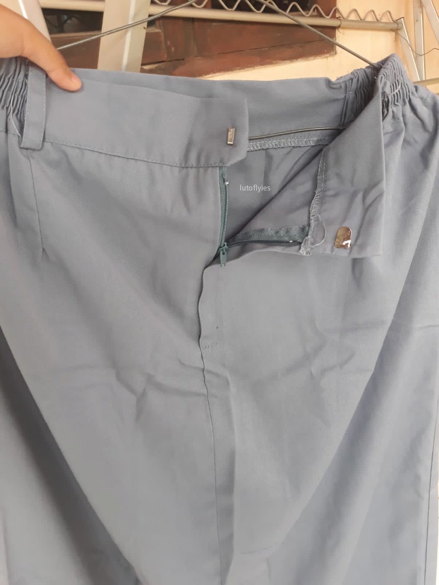 viollynidr's tweet image. wts preloved rok abu sekolah span 1 size L  

- 70k aja (bs kurang)
- panjang 90/92cm
- lingkar pinggang ±60cm (bs lebih karena ada karetnya) 
- good condi, baru di pake 1x selama sekolah karena kepanjangan di ak (TB 155cm, BB 42kg) 
- DM aja ya

#zonauang #preloved #prelovedrok