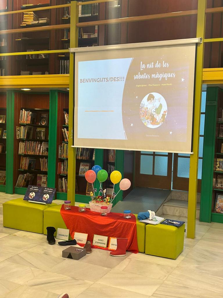 📚📖 Èxit de la sessió d'ahir a la <a href="/biblioClot/">Biblio EscoladelClot</a> amb taller i presentació del llibre La nit de les sabates màgiques. 

Gràcies per haver participat,💖 ens doneu l'energia per seguir organitzant activitats.