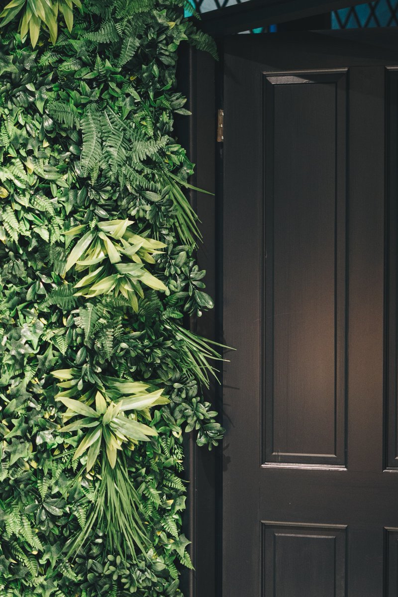 WestWindows's tweet photo. Is there a better colour combination than green and black?
#joinery #ironmongery #custombuilt #customjoinery #frontdoors #doors #wardrobes #sashwindows #periodfeatures #periodrestoration #londonwindows #windowslondon https://t.co/2iHSpHxje4