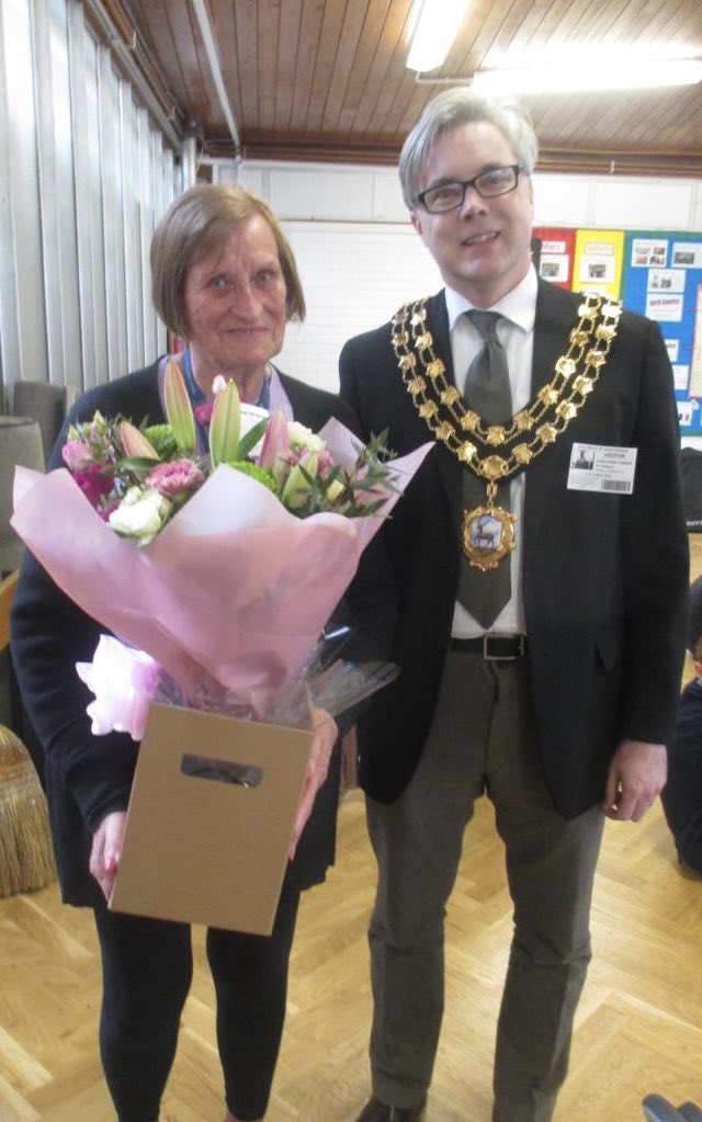 We were incredibly pleased to welcome the mayor of Tring, Christopher Townsend, to school yesterday as he presented Mrs Wilton with a special award for her long service. She has worked at Bishop Wood since 1971! @TringCouncil #longservice #localhero