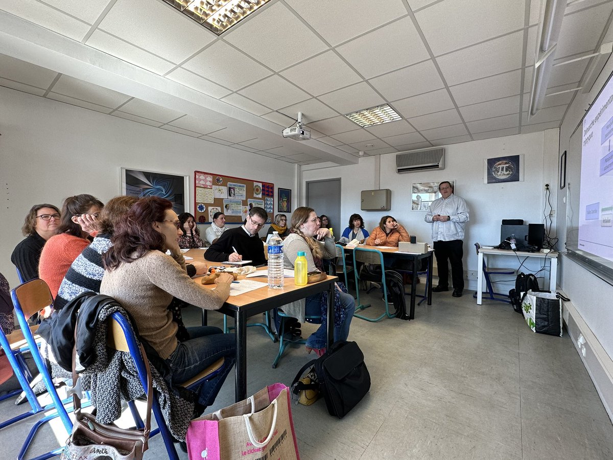 bcailhol's tweet image. Formation maths au labo de Barjols #planmaths. Professeurs des écoles et des collèges du #reseaux réfléchissent à la résolution de problèmes. Merci aux formateurs @AcademieNice !