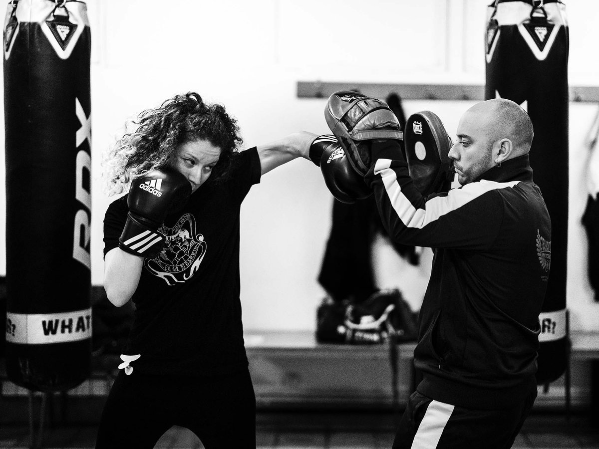 JeosmPhoto's tweet photo. La escuela de Boxeo “Guantes Manchados” del barrio Madrileño de Usera. Un proyecto social de Fidel Oliván. En mi sección de @zendalibros 

https://t.co/62LarRXHmN https://t.co/eWP2BpbJOx
