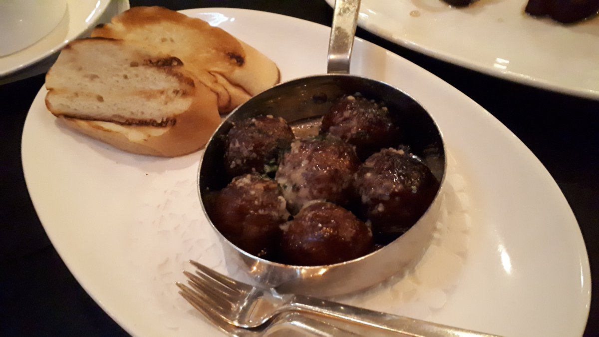Finally tried happy hour @Hys_Steakhouse ... and YES, we tried the cheese toast! Also ordered the scallops & maple hickory bacon and the Hy's meatballs. Attentive service and delicious food! #Vancouver #yumyum