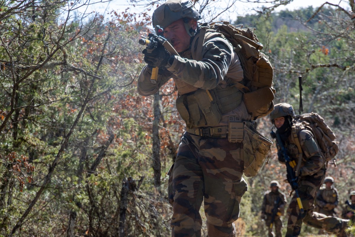 SaintCyrCoet's tweet image. [ Avec les légionnaires du #2REG🟢🔴]
L'EMAC en exercice partenariat.
Découverte des spécificités de cette unité de génie montagne de la @LegionEtrangere. Rien ne vaut une immersion en régiment pour éprouver son commandement.
"Rien n'empêche"