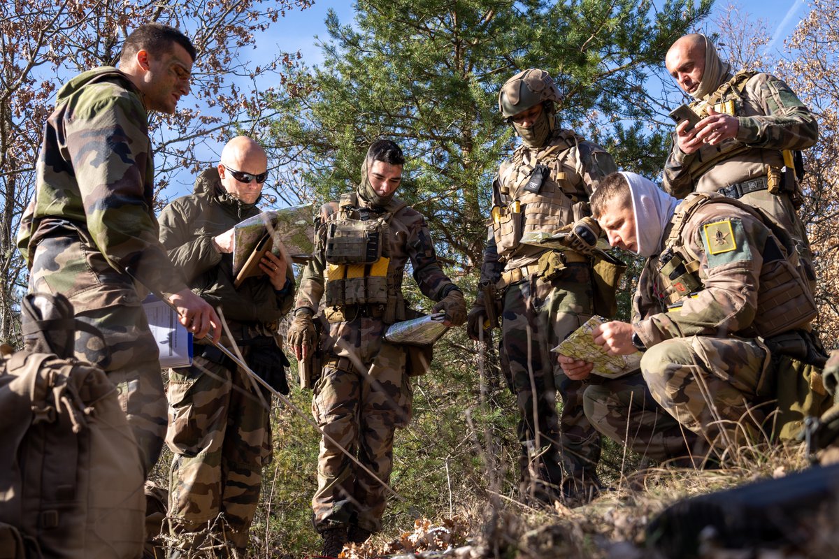 SaintCyrCoet's tweet image. [ Avec les légionnaires du #2REG🟢🔴]
L'EMAC en exercice partenariat.
Découverte des spécificités de cette unité de génie montagne de la @LegionEtrangere. Rien ne vaut une immersion en régiment pour éprouver son commandement.
"Rien n'empêche"
