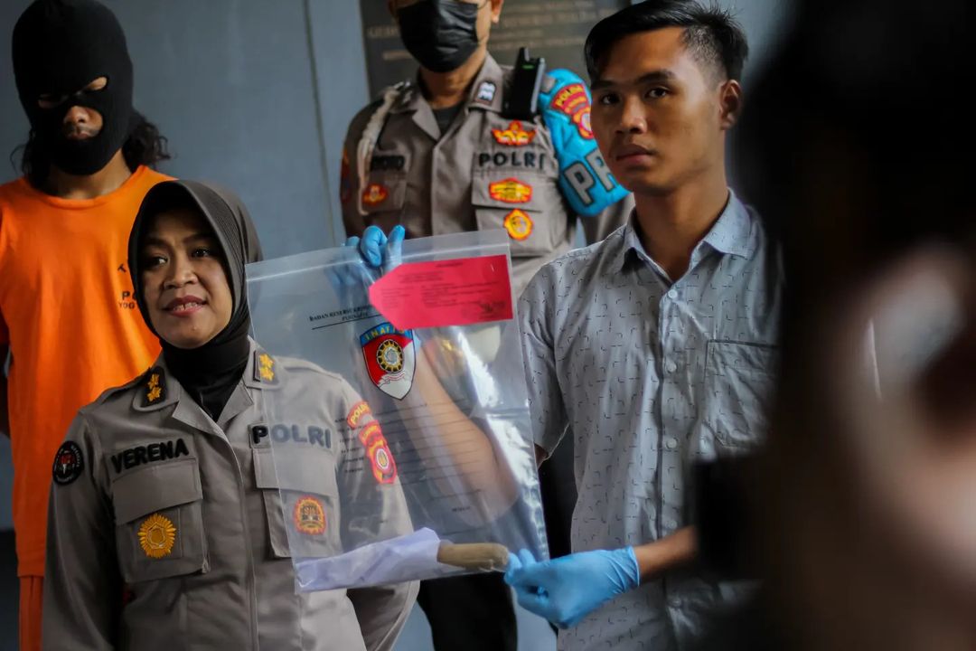 merapi_uncover's tweet photo. Kasus Pembunuhan Disertai Mutilasi di Sleman

Polda DIY menggelar Konferensi Pers berkenaan dengan kasus pembunuhan disertai mutilasi di depan Kantor Ditreskrimum Polda DIY, Jalan Ringroad Utara, Condongcatur, Depok, Sleman, D.I Yogyakarta, pada Rabu (22/3/2023) pagi. https://t.co/dgZYWxv48p