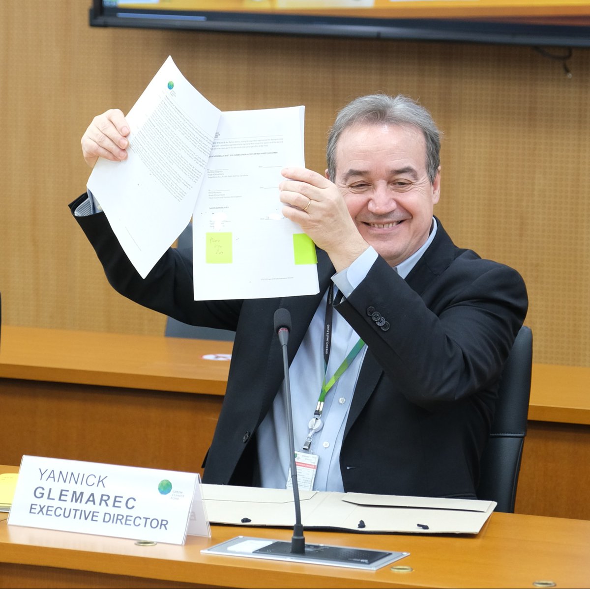 Green Climate Fund (@thegcf) on Twitter photo A day after #GCFB35, GCF with <a href="/WorldBank/">World Bank</a> <a href="/giz_gmbh/">GIZ</a> <a href="/WWF/">WWF</a> <a href="/FAO/">Food and Agriculture Organization</a> signed agreements to begin the implementation of 4 newly approved projects. FAO and #Cambodia 🇰🇭 also inked an agreement to rapidly disburse funding, helping finance reach where it is needed more quickly. 🤝 A day after #GCFB35, GCF with <a href="/WorldBank/">World Bank</a> <a href="/giz_gmbh/">GIZ</a> <a href="/WWF/">WWF</a> <a href="/FAO/">Food and Agriculture Organization</a> signed agreements to begin the implementation of 4 newly approved projects. FAO and #Cambodia 🇰🇭 also inked an agreement to rapidly disburse funding, helping finance reach where it is needed more quickly. 🤝