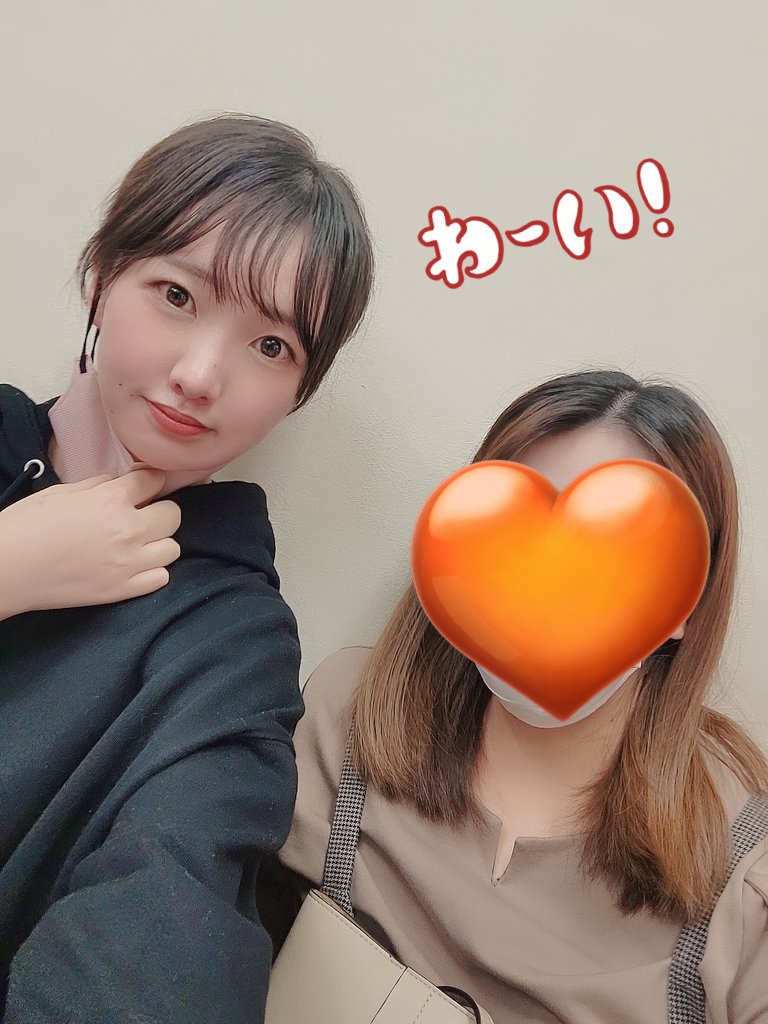 待機で一緒だった里村せんぱいに無理言って一緒にお写真撮ってもらいました😌💓
ありがとうございます！