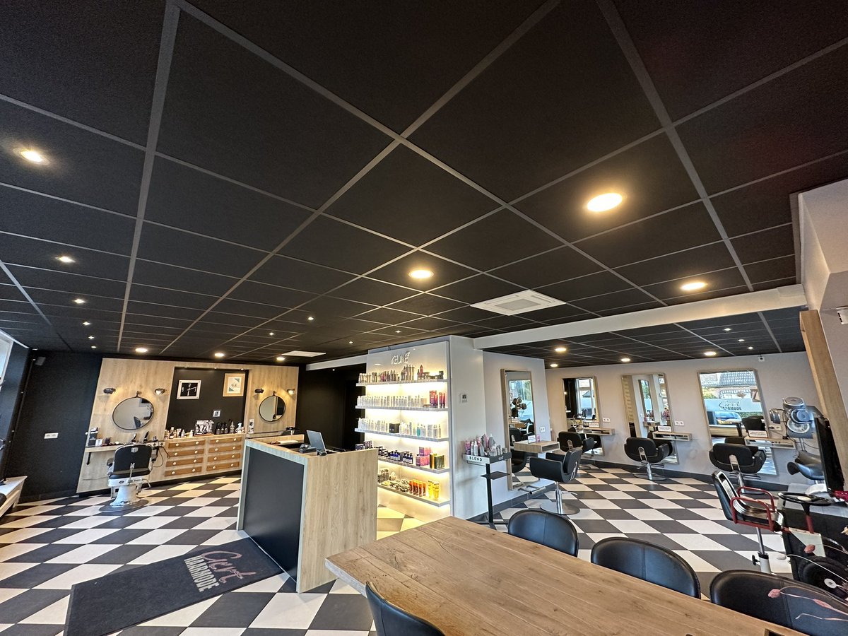 De kapsalon is weer up to date👌🏻. #kleurspecialist #hoofdhaarspecialist #barber #keuneambassador #consultations