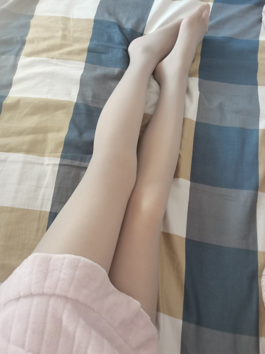 Lyrchuanhs's tweet photo. 请问，灰丝是不是高级一点
#丝袜 #丝袜诱惑 #丝袜美脚 #灰丝 #母狗 #发骚日记 #反差婊 #反差母狗 https://t.co/CfD7Esxp5S