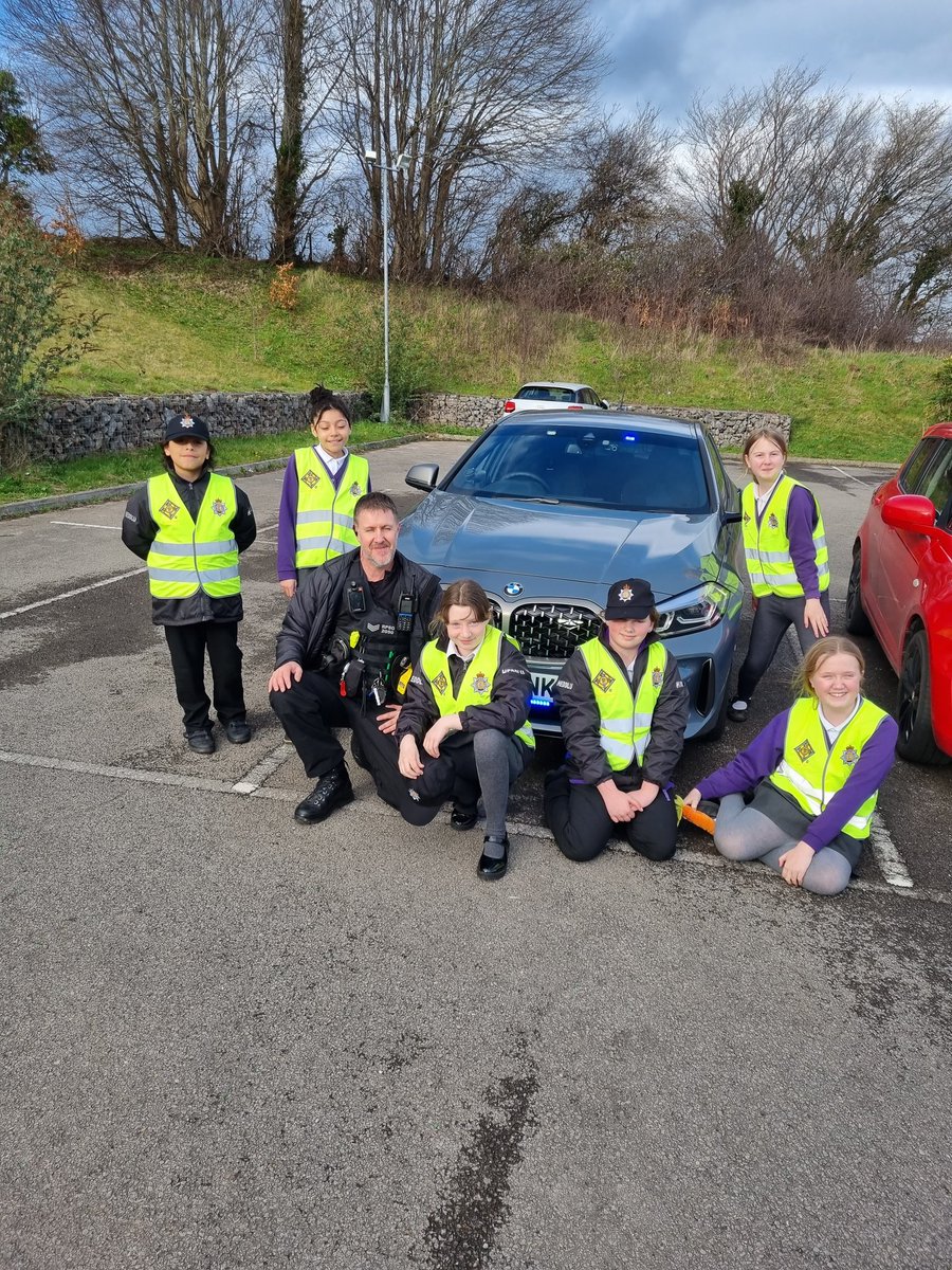 What an exciting visit from our local PC for our Heddlu Bach. 
We learnt all about the strategies and techniques when using vehicles as well a demonstration on how to use handcuffs 🚓 👮‍♂️
#HEDDLUBACH #GWENTPOLICE