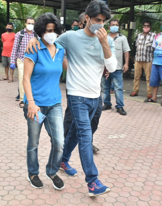 PriyaSi47091986's tweet image. If it wasn&apos;t for 
Power Blocking SSRCase 
#SandipSsingh should&apos;ve been behind bars❗️
Protected by #Politicians &amp;amp; #BollywoodMafia, his career graph &amp;amp; biz associations have soared post 14thJune&apos;20 like never before!
@PMOIndia @HMOIndia @DoPTGoI @DrJitendraSingh @CBI_CIO