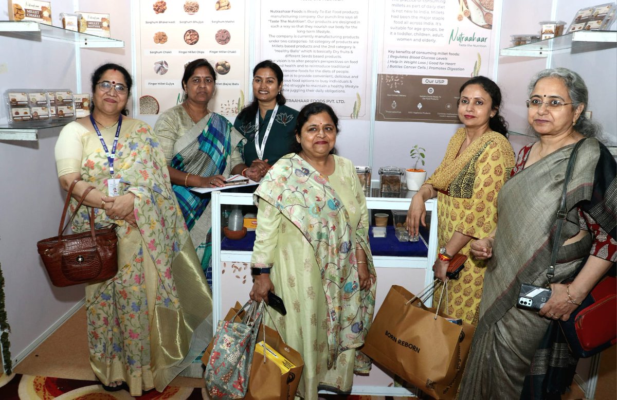 APEDADOC's tweet photo. Mrs. @SeemaDwivediMP , Member of Parliament, Rajya Sabha, UP visited the exhibition of millets at Global #Millets (#ShreeAnna) conference &amp; interacted with #exporters.
#GlobalMilletsConference #Indianmillets #YearofMillets #IYM2023 #APEDA https://t.co/0do3Mdn0hO
