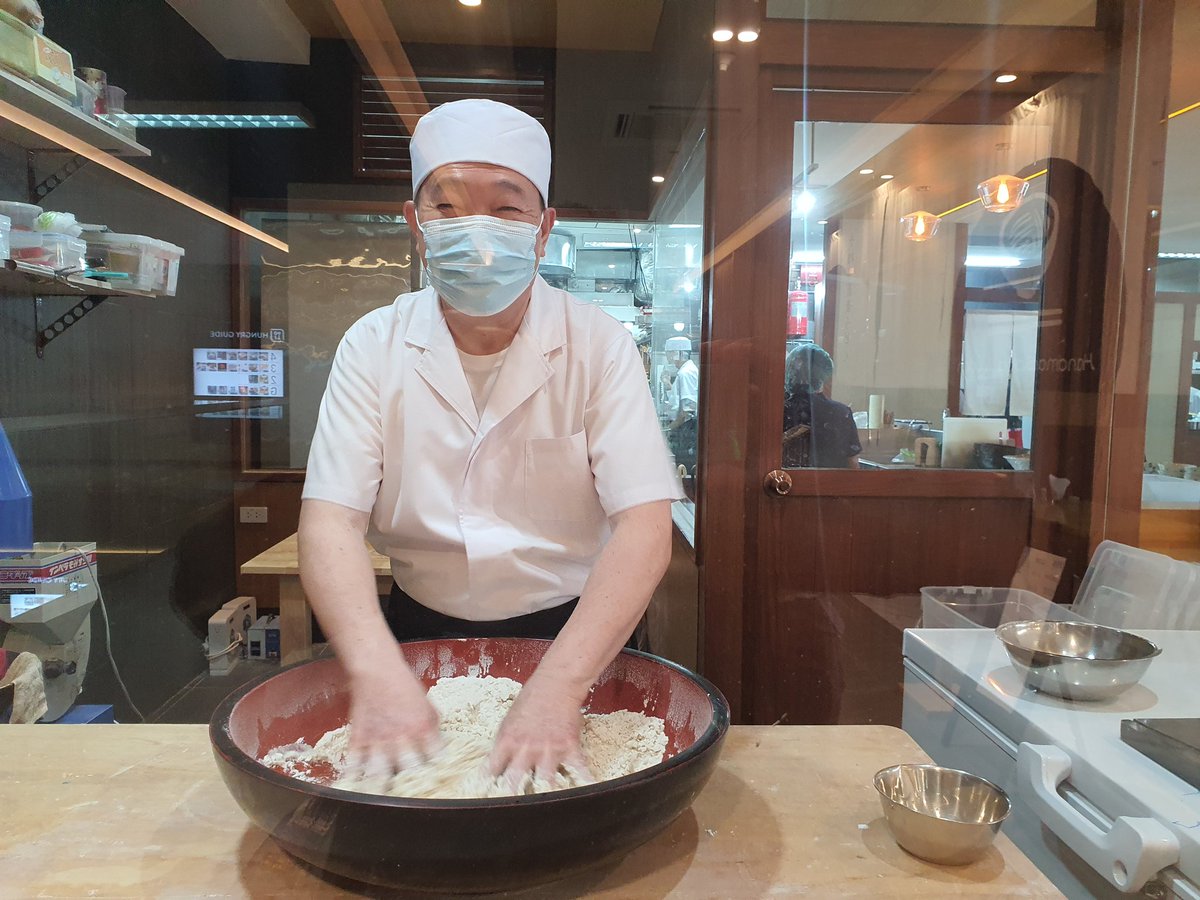 Payunbud's tweet photo. ขอยกให้เป็นเส้นโซบะทำทือที่อร่อยสุดในสีลม  เชฟใช้โซบะเมล็ดมาขัดเปลือกโม่นวดเอง เส้นหนึบหนับ หอม ชุดอาหารกลางวันแบบสไตล์ร้านคนญป.แท้ อร่อยและราคาดีงาม อุ๋งชอบโซบะร้านนี้มาก คือเส้นหนึบ ดี หอม คนญป.เต็มร้านจ้า 

 sunami   ชั้น4 ธนิยะ https://t.co/10VqeDLnpC