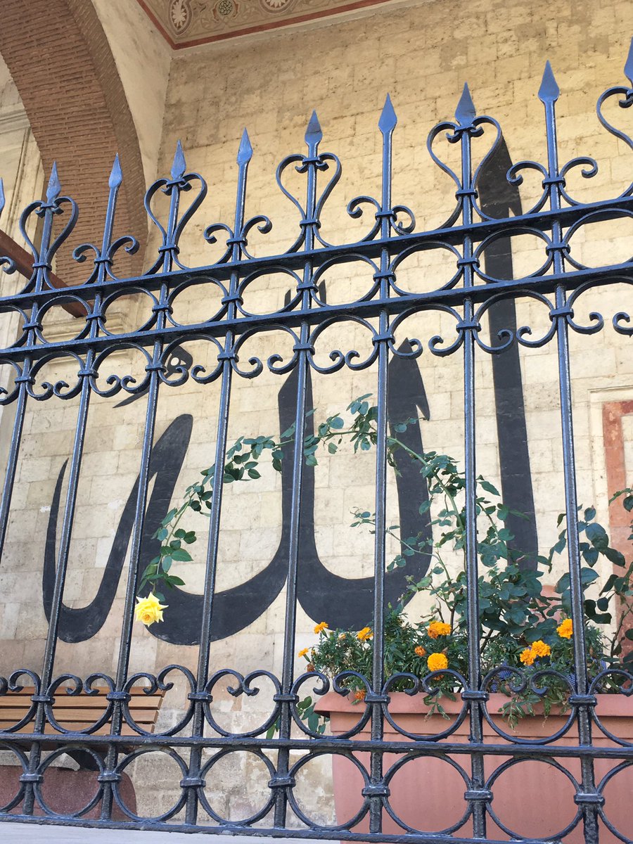 📍HOŞGELDİN YA ŞEHR-İ RAMAZAN

🔹Edirne Eski Cami’nin giriş taç kapısının sağ cephesinde ki Allah lafzı. 

#tarihdoluanadolu #keşfet #keşfetteyiz #edirne  #allah #hat #gezi #cami #islamic #islam #fotografia #traveltheworld #travelblogger #gezilecekyerler #turkey #Ramazan #iftar