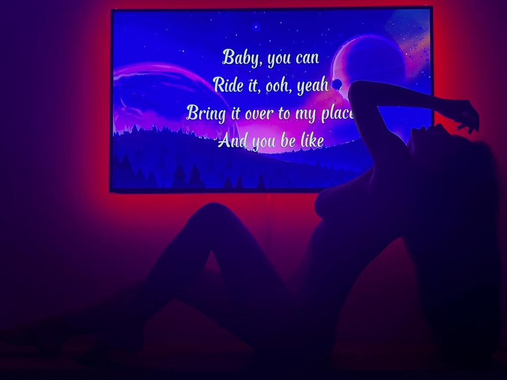 AaliyahJewel_'s tweet photo. Her attitude kinda savage but her heart is pure gold 🥰 #LiveJasmin #inthenight https://t.co/mBLPLdYay5