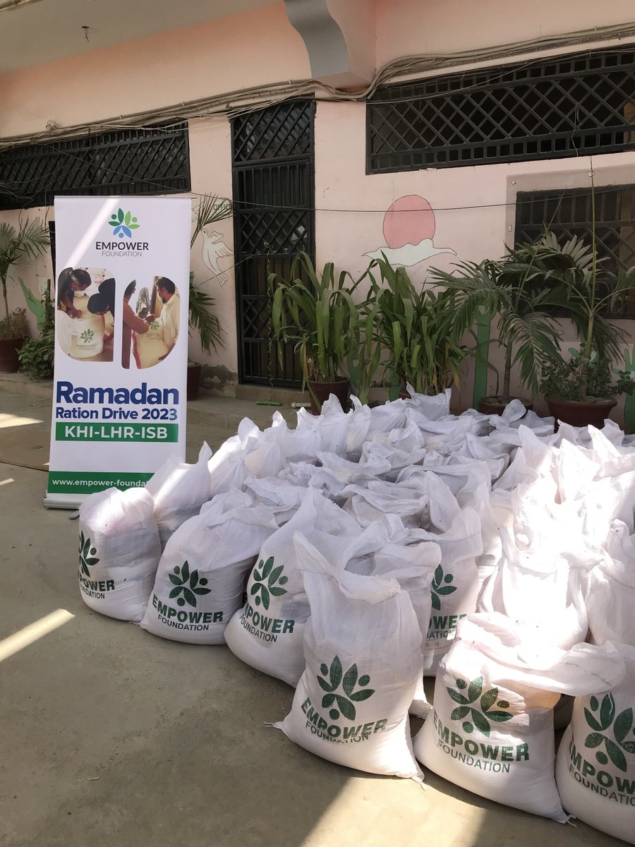 10PearlsPK's tweet photo. To gear up for the holy month of Ramadan, #EmpowerFoundation conducted a #RationDrive in Karachi, Lahore and Islamabad for the deserving families of the neighborhoods. We’re grateful to our team who came forward for this noble cause & helped provide essential food supplies 💚 https://t.co/NcdVcIxhdN